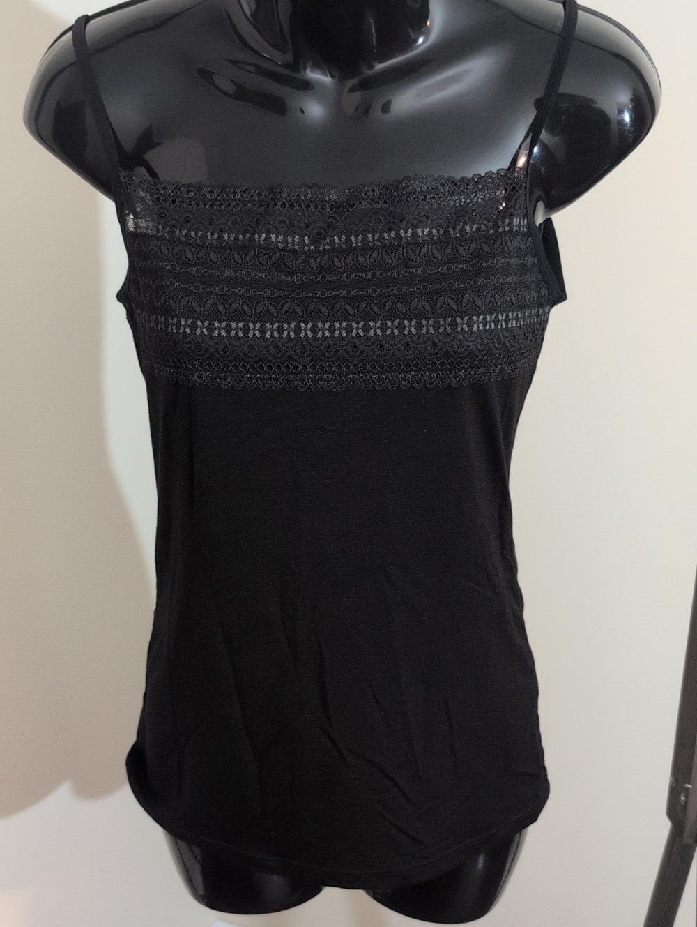 Uniqlo | Black Lace-Trim Cami Tank Top